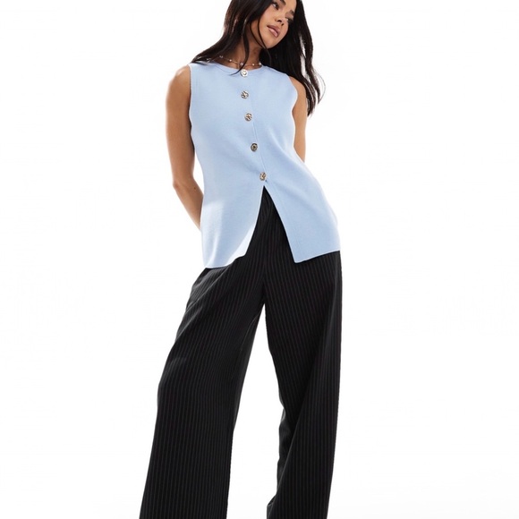 Chic Sky Blue Buttoned Blouse - Picture 9 of 9